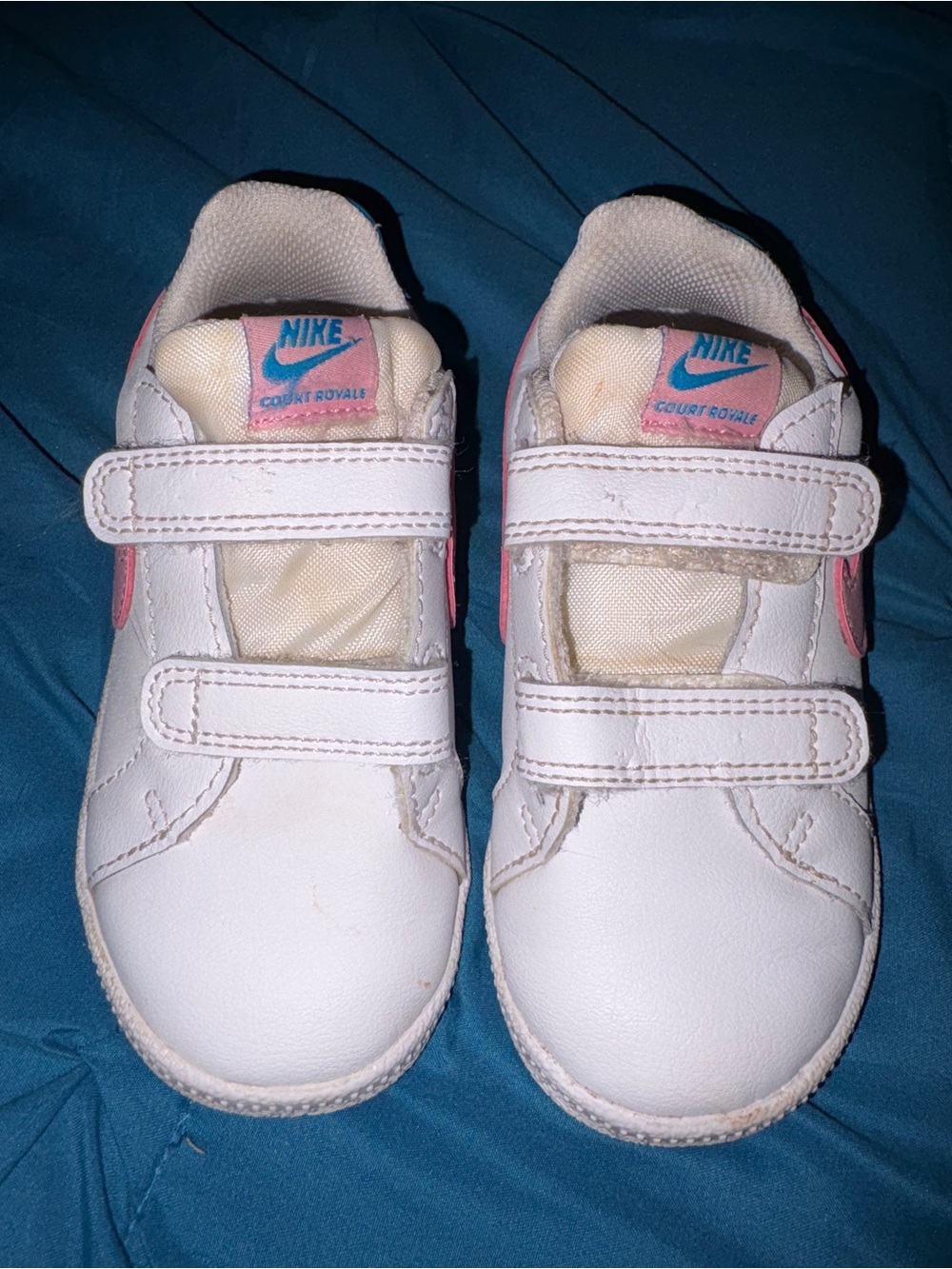 Nike Toddler 7.5 girls White Sneakers with Pink Accents